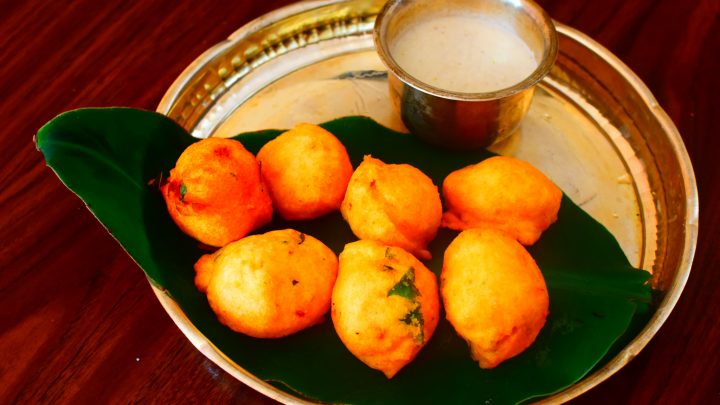 Biscuit Ambado | Konkani Medu Vada Recipe