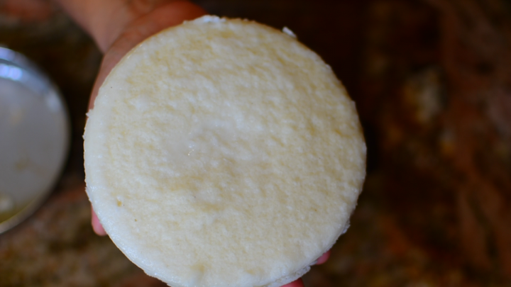 Soft Thatte Idlis | Plate Idlis | Fermented Idlis using mixer