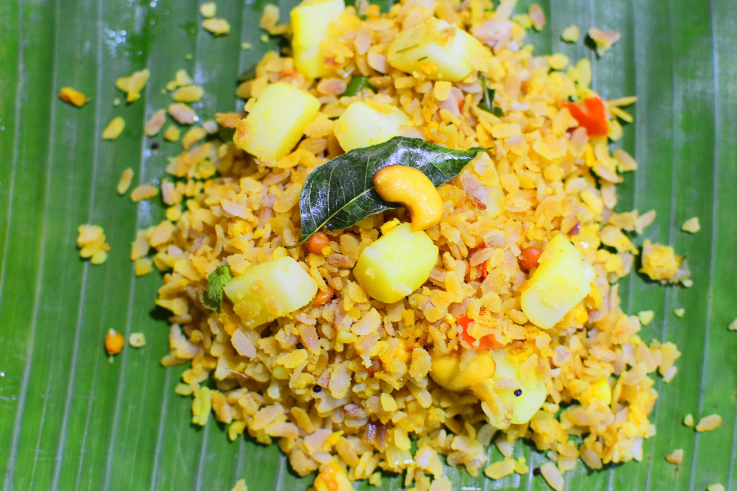 Batate Poha | Batat Pohu | Beaten Red Rice Poha | Avalakki Oggarane